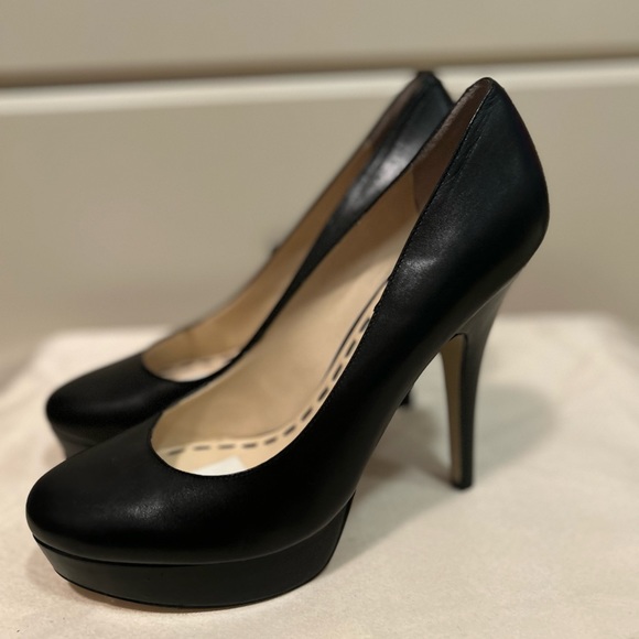 For the women who knows what a classy shoe is, comfort and a must have, stitch - Picture 1 of 4